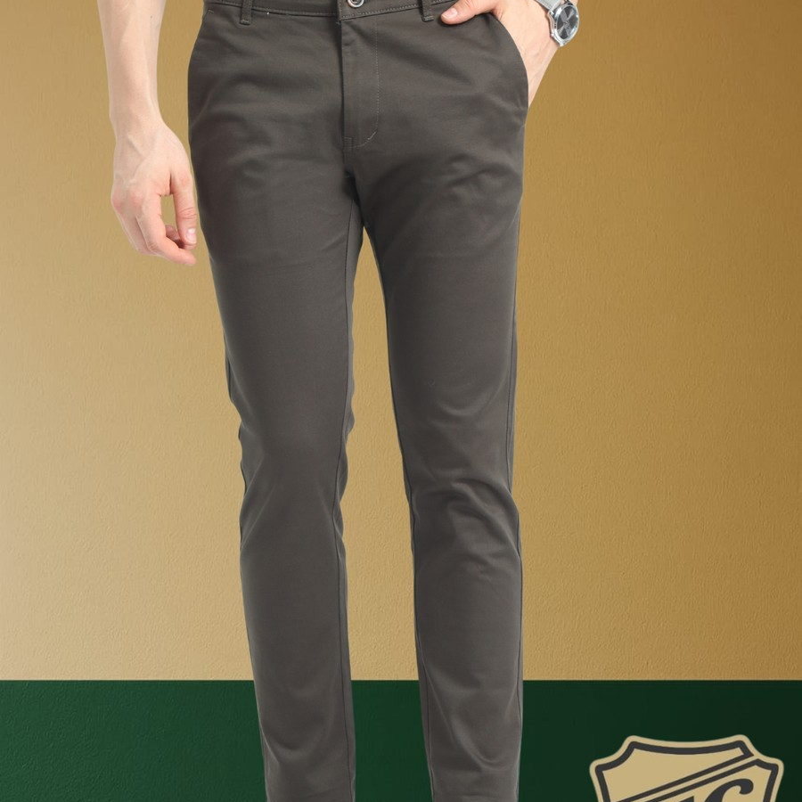 Grey twill trousers, close crop